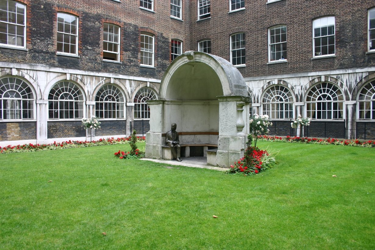 John%20Keats%27%20monument%2C%20Guy%27s%20Hospital%2C%20London%20-%2001.JPG